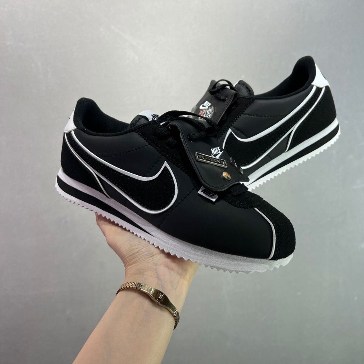 Men's Classic Lightweight Comfortable Running Sneakers