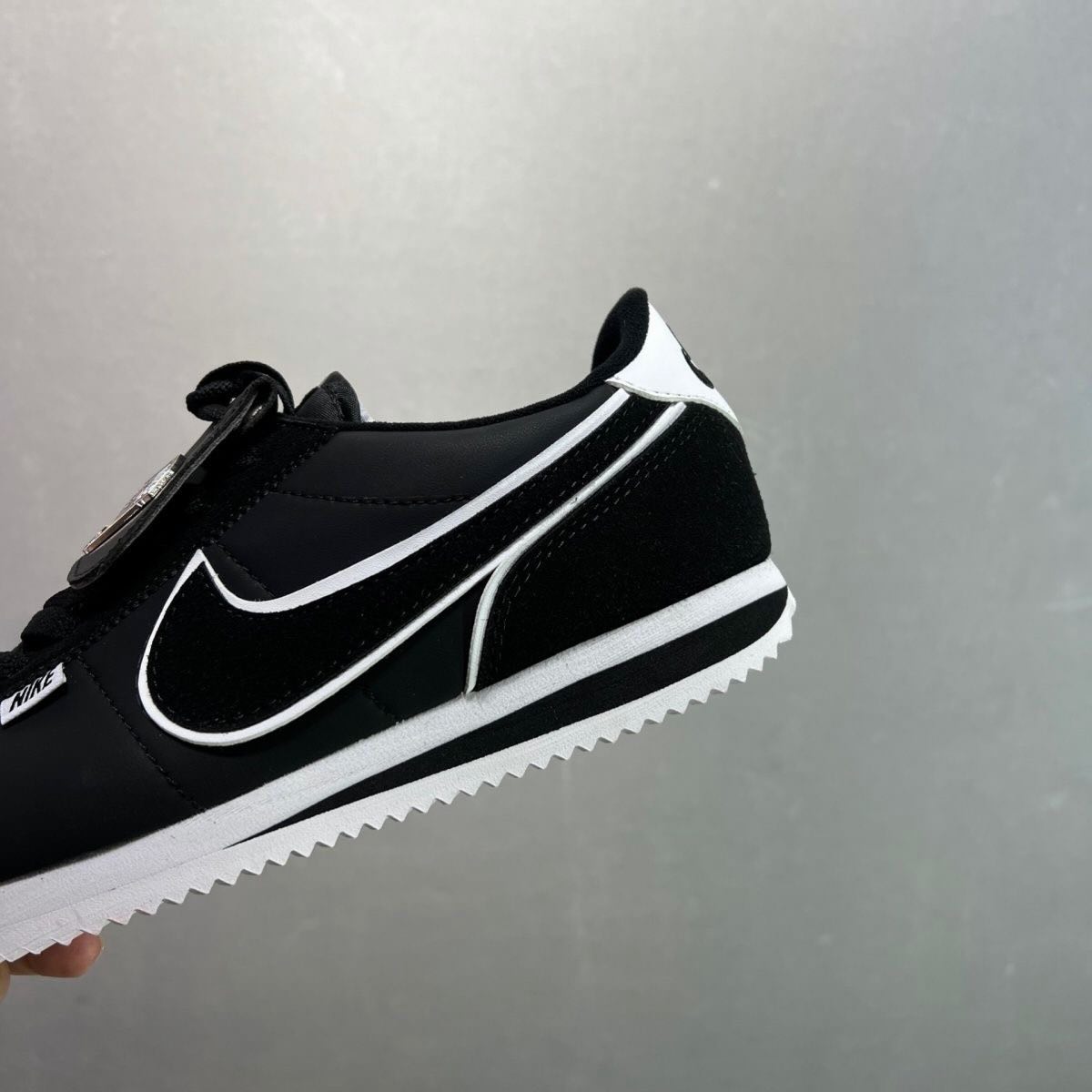 Men's Classic Lightweight Comfortable Running Sneakers