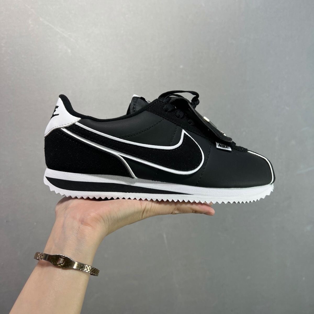 Men's Classic Lightweight Comfortable Running Sneakers