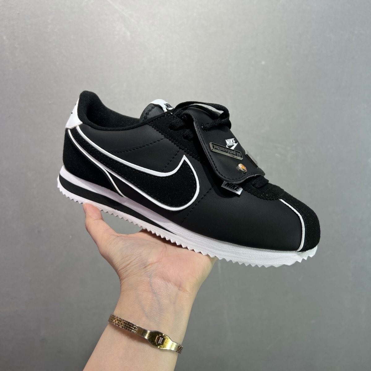 Men's Classic Lightweight Comfortable Running Sneakers
