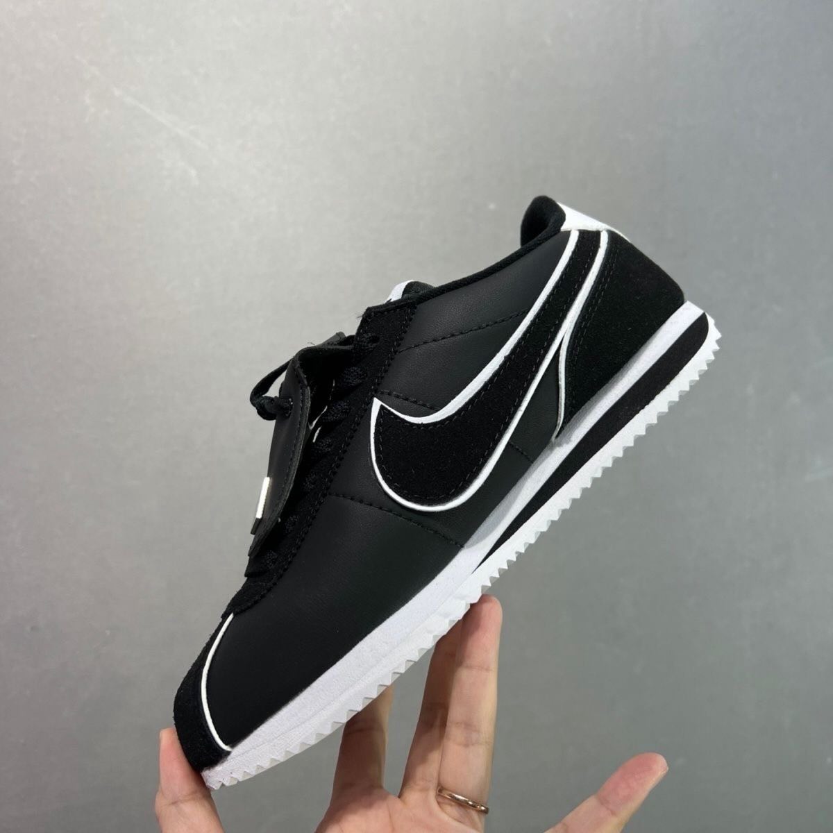 Men's Classic Lightweight Comfortable Running Sneakers